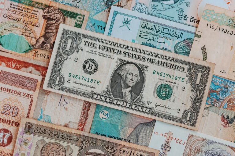 best ways to exchange currency while traveling abroad